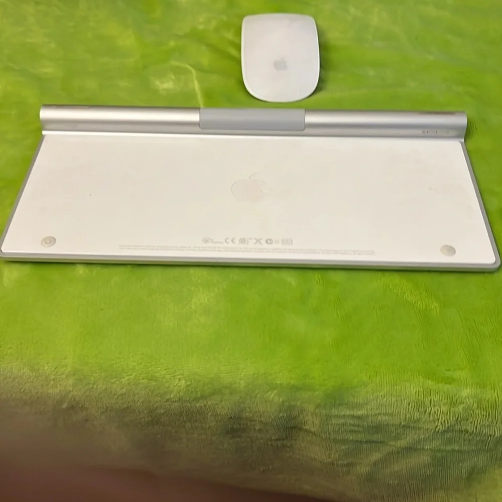 Apple Keyboard and Mouse Bundle EUC
